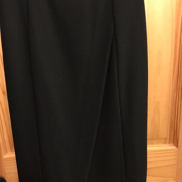 Slippers and a dress - Picture 8 of 8